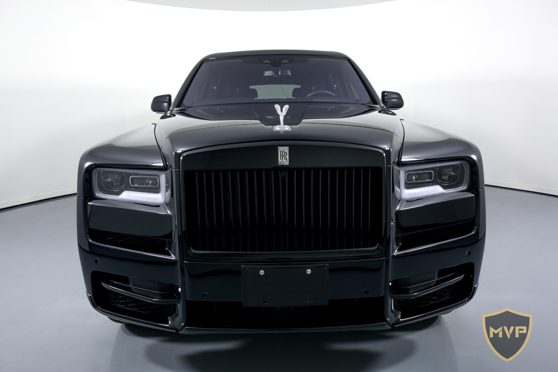 Nothing Says Rich Like the 2019 RollsRoyce Phantom Heres What You Get  and How Much It Costs  altdriver