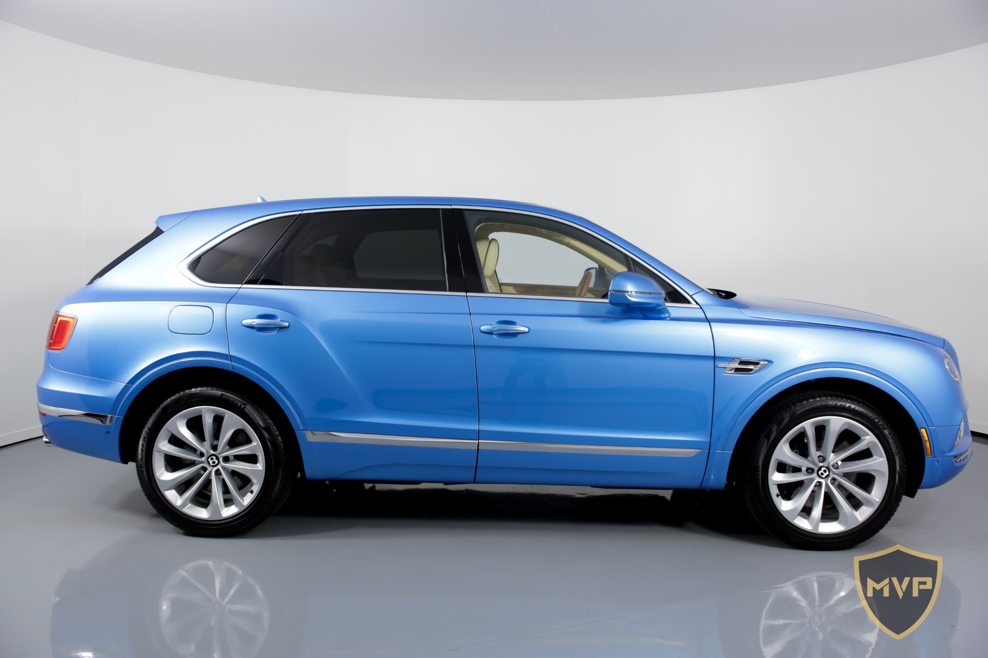 2024 Bentley Bentayga — photo 8