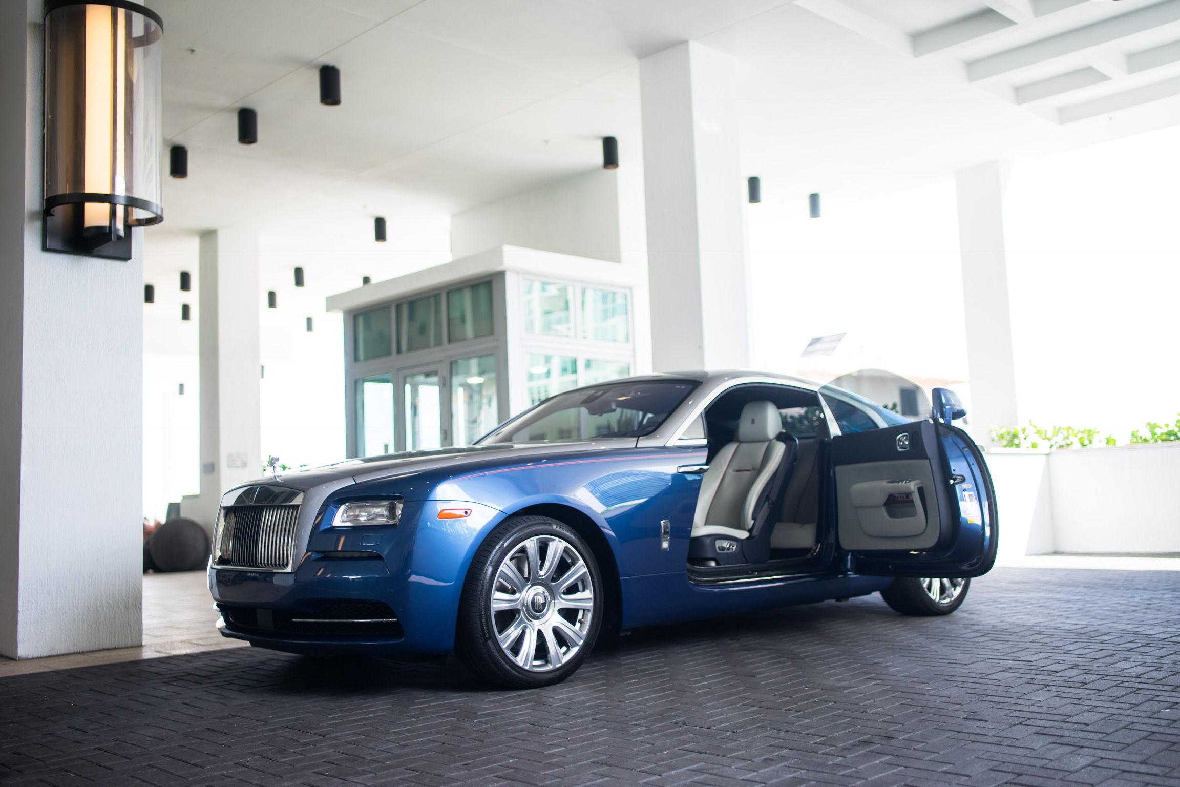 RollsRoyce Wraith Black Badge Black Arrow ra mắt sản xuất giới hạn 12  chiếc